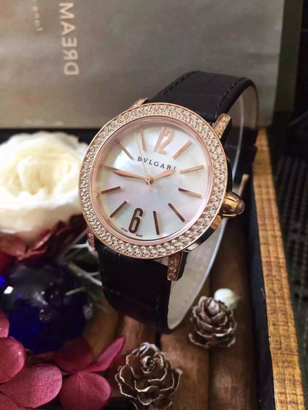 ブルガリ時計正面デザイン